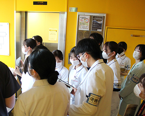 エレベータ10階