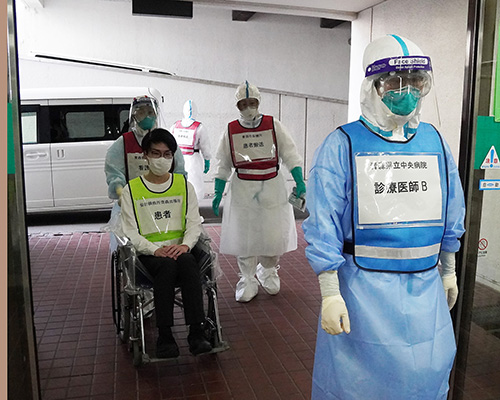 一類感染症患者受け入れ訓練2